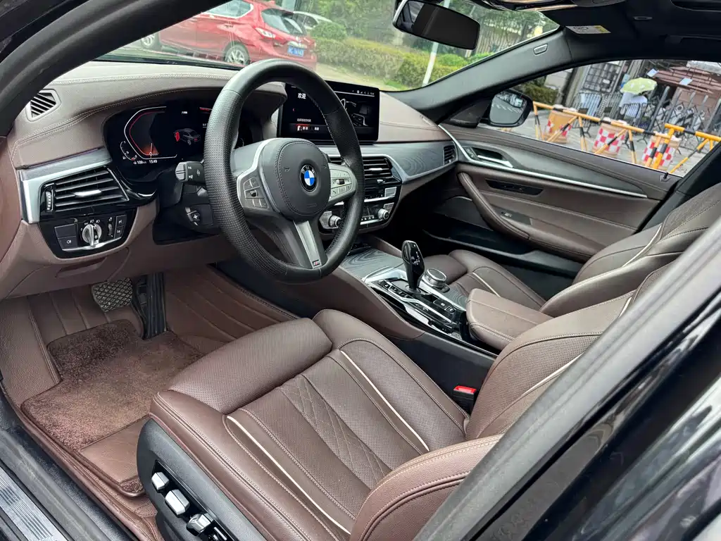 BMW 5 Series — фото 10