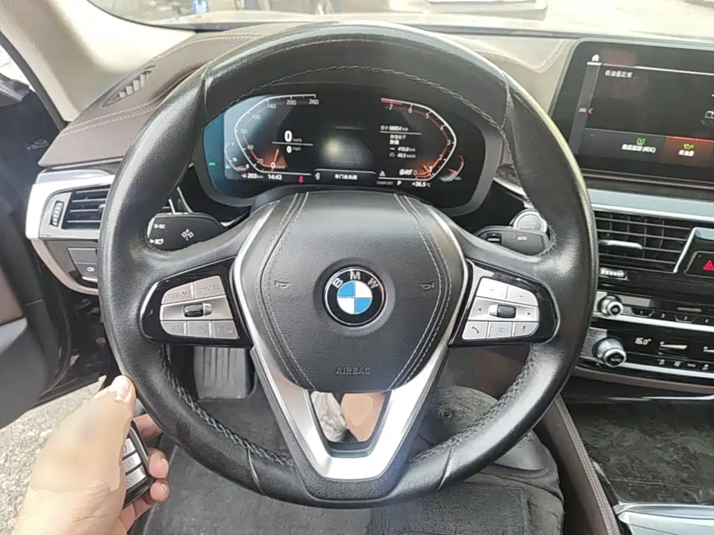BMW 5 Series — фото 11