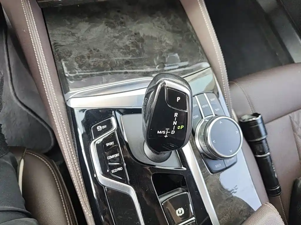 BMW 5 Series — фото 14