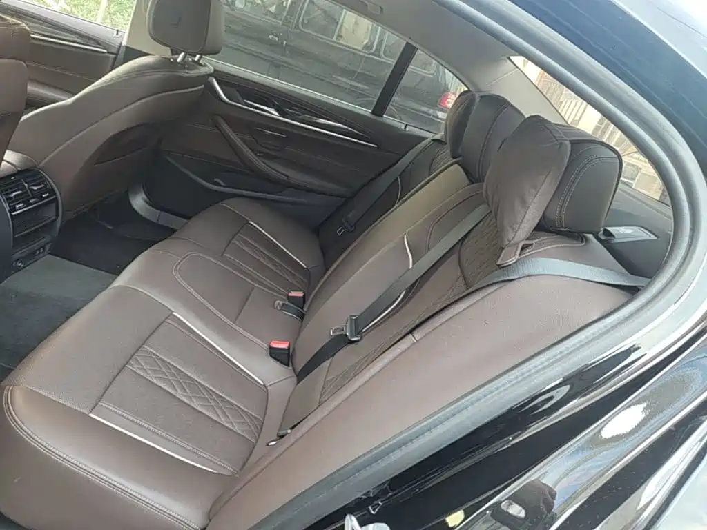 BMW 5 Series — фото 17