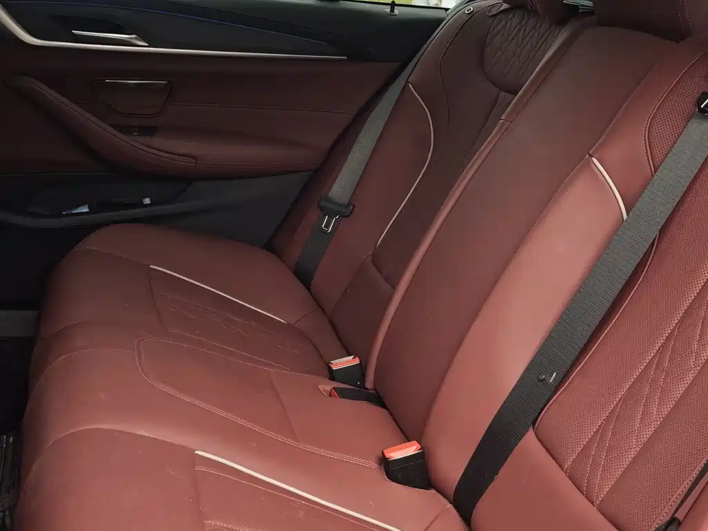 BMW 5 Series — фото 11