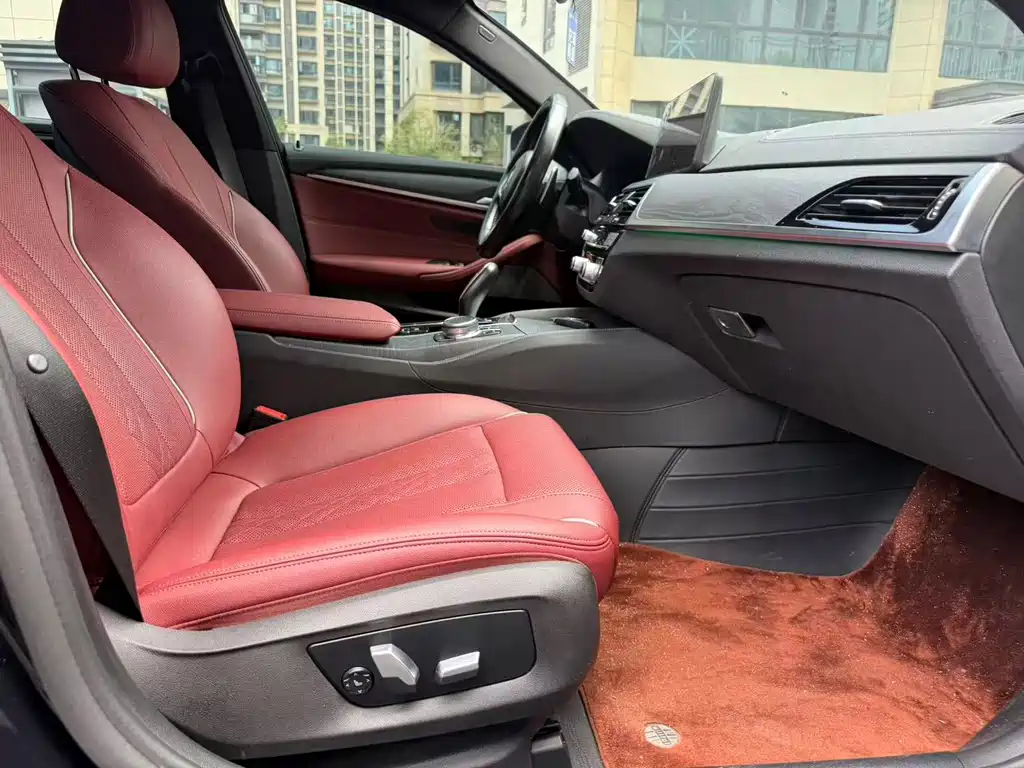 BMW 5 Series — фото 14