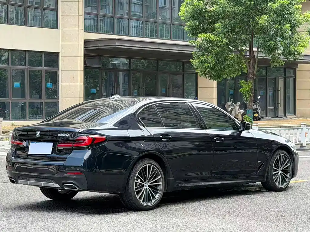 BMW 5 Series — фото 21