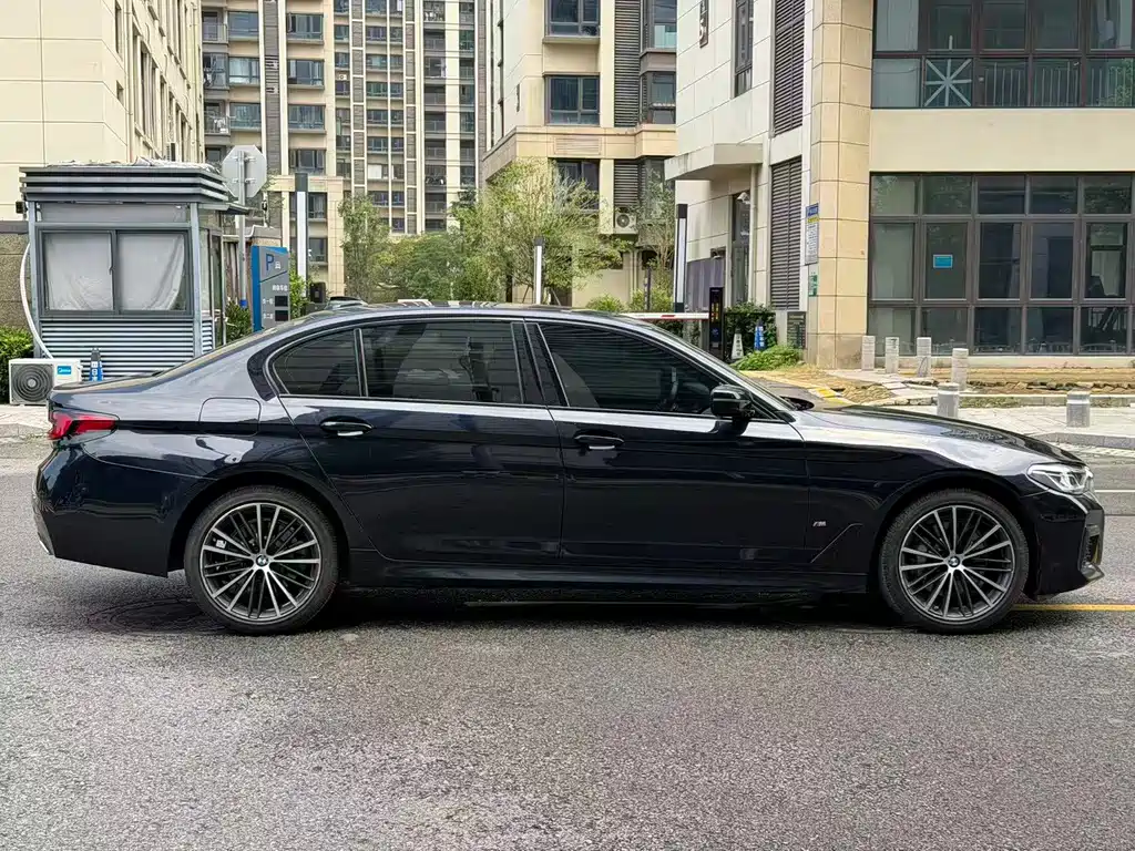 BMW 5 Series — фото 22