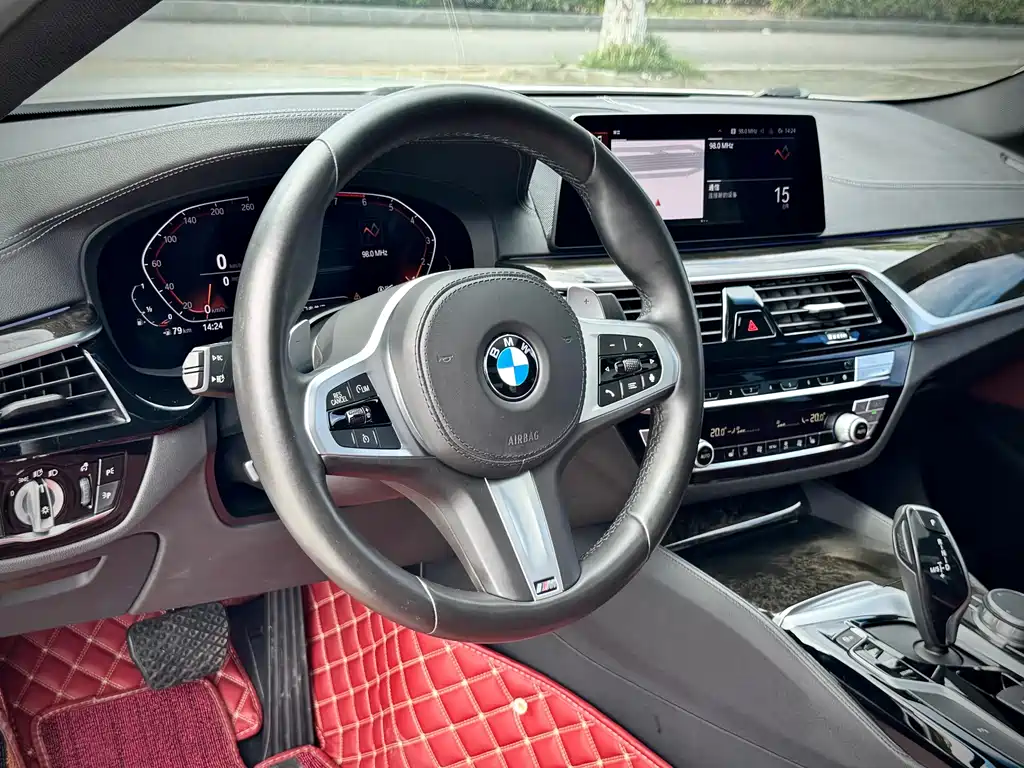 BMW 5 Series — фото 13