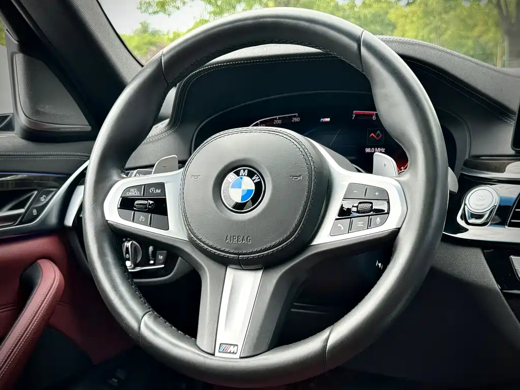 BMW 5 Series — фото 15