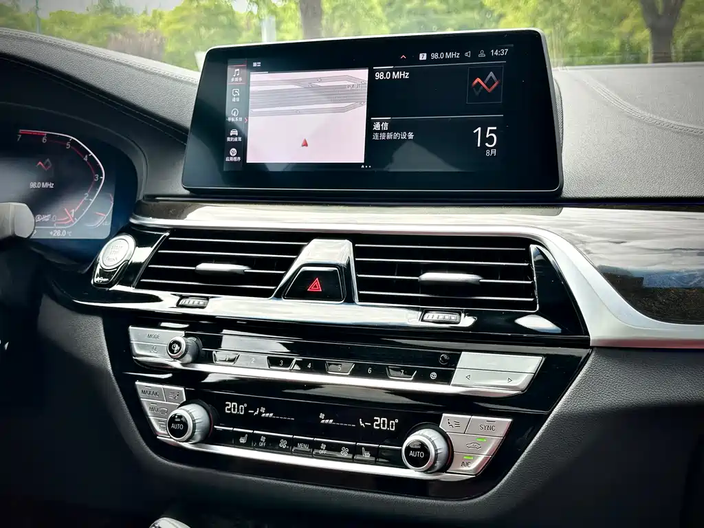BMW 5 Series — фото 17