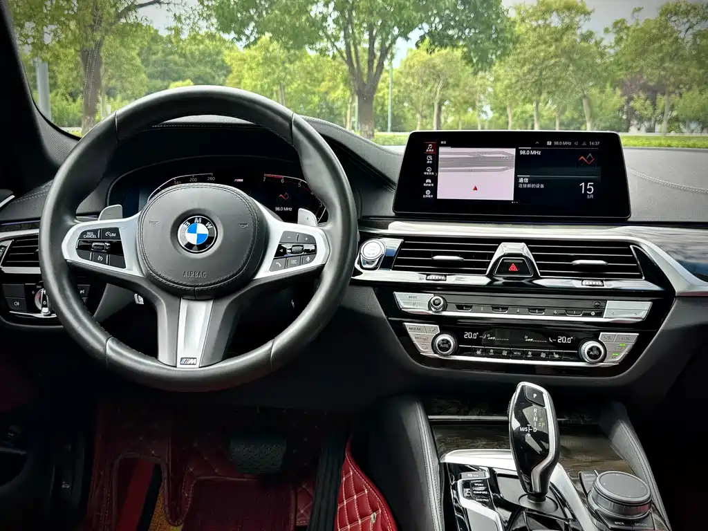 BMW 5 Series — фото 18