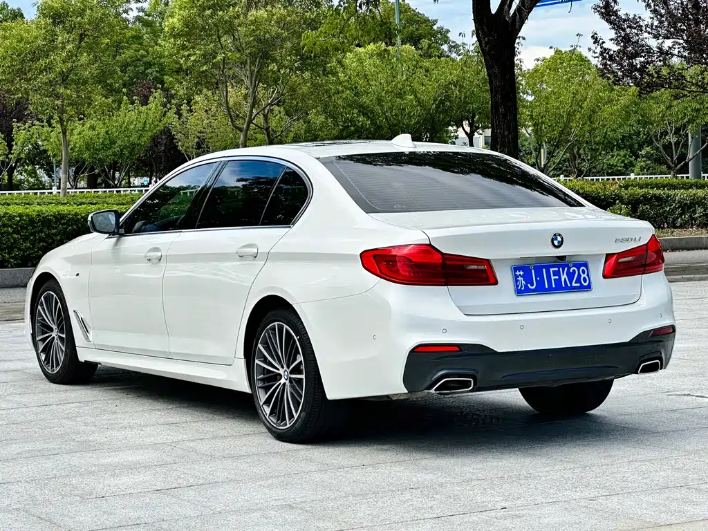 BMW 5 Series — фото 6