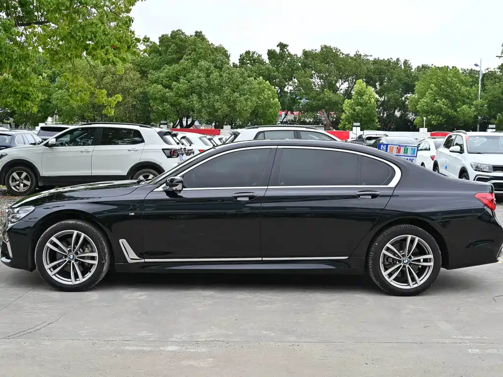 BMW 7 Series — фото 2
