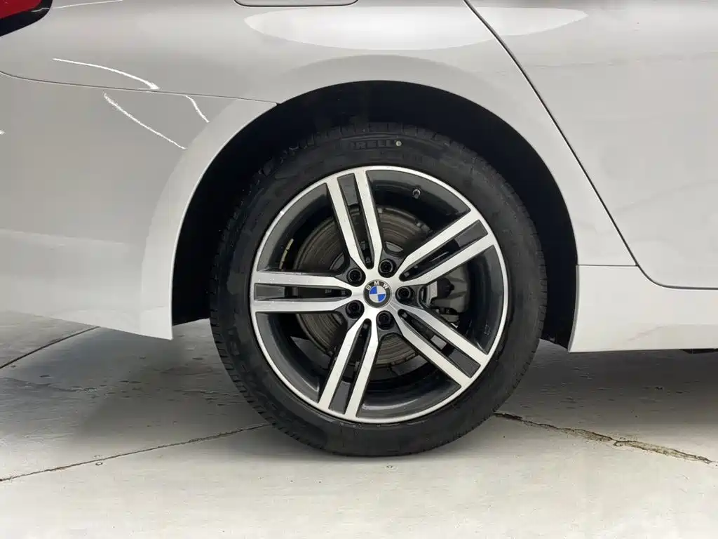 BMW 5 Series — фото 11
