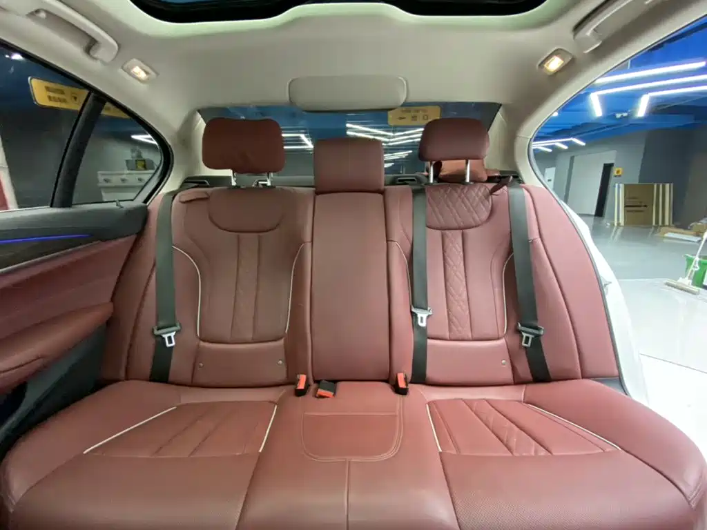 BMW 5 Series — фото 19