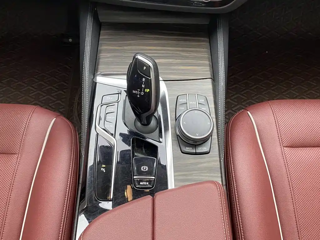 BMW 5 Series — фото 20