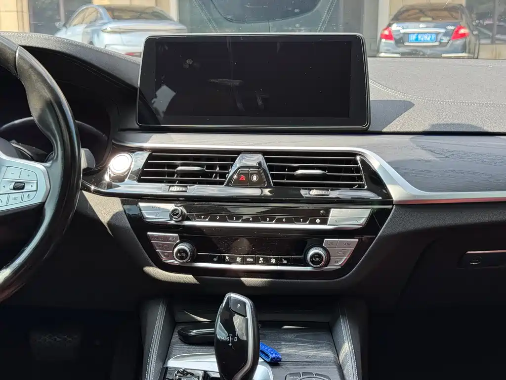 BMW 5 Series New Energy — фото 13