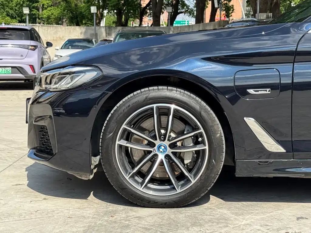 BMW 5 Series New Energy — фото 17