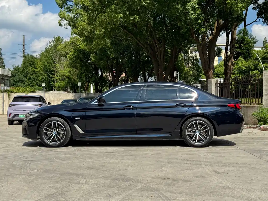 BMW 5 Series New Energy — фото 18