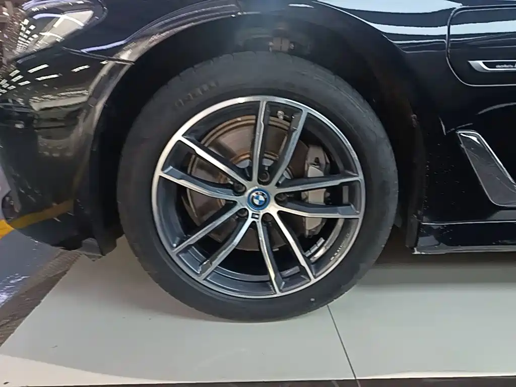 BMW 5 Series New Energy — фото 23