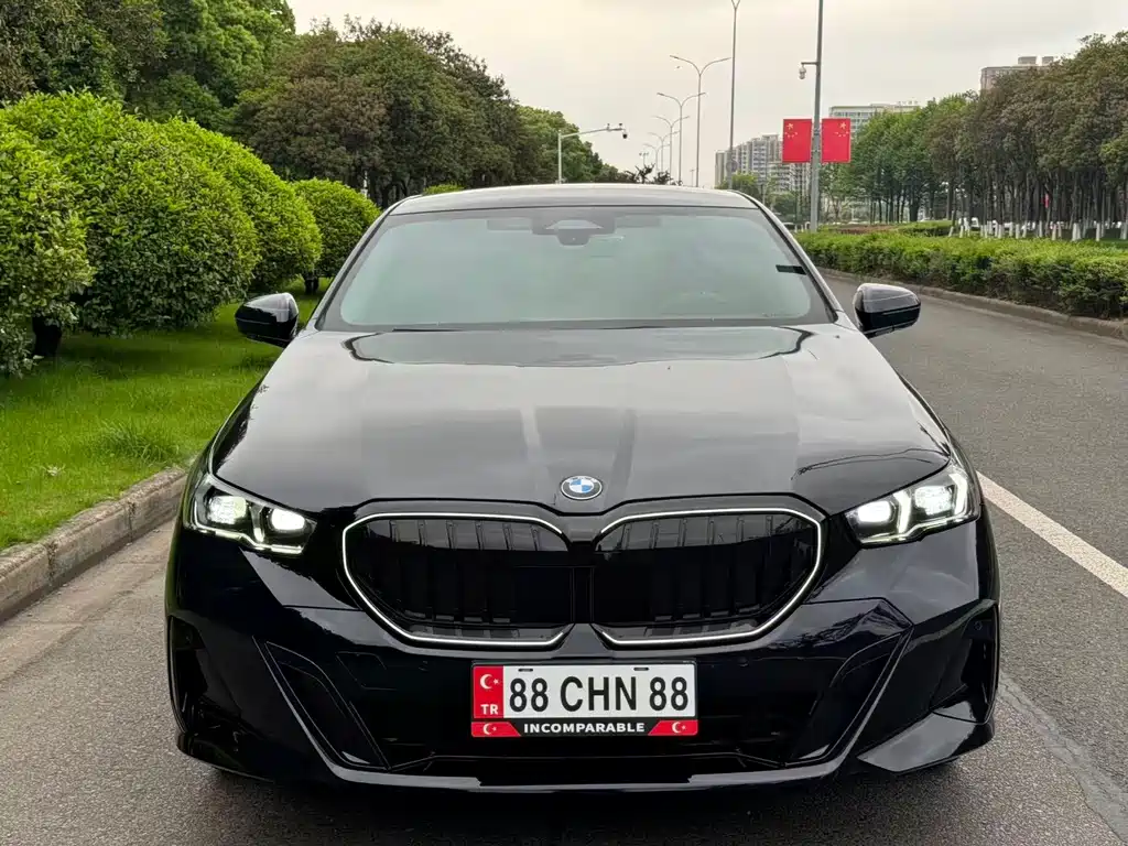 BMW 5 Series — фото 2