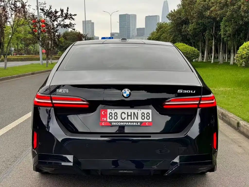 BMW 5 Series — фото 11