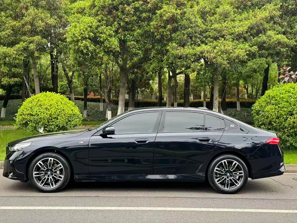 BMW 5 Series — фото 3