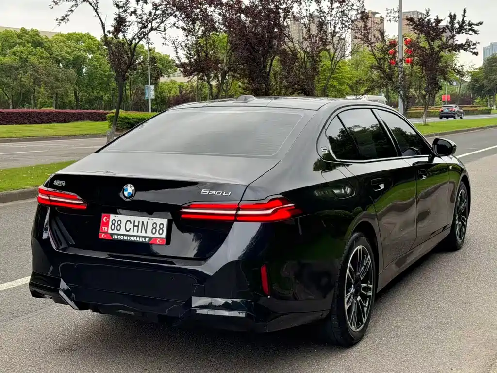 BMW 5 Series — фото 10