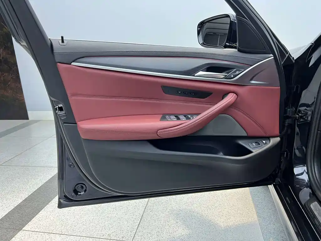 BMW 5 Series New Energy — фото 3