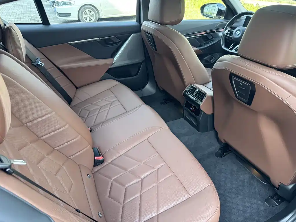 BMW i5 — фото 14