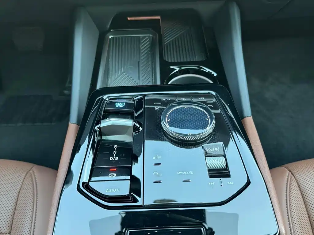 BMW i5 — фото 23