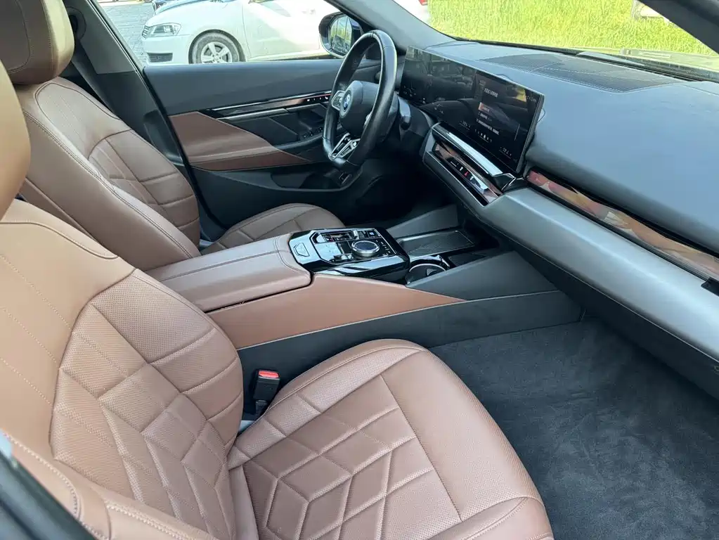 BMW i5 — фото 30