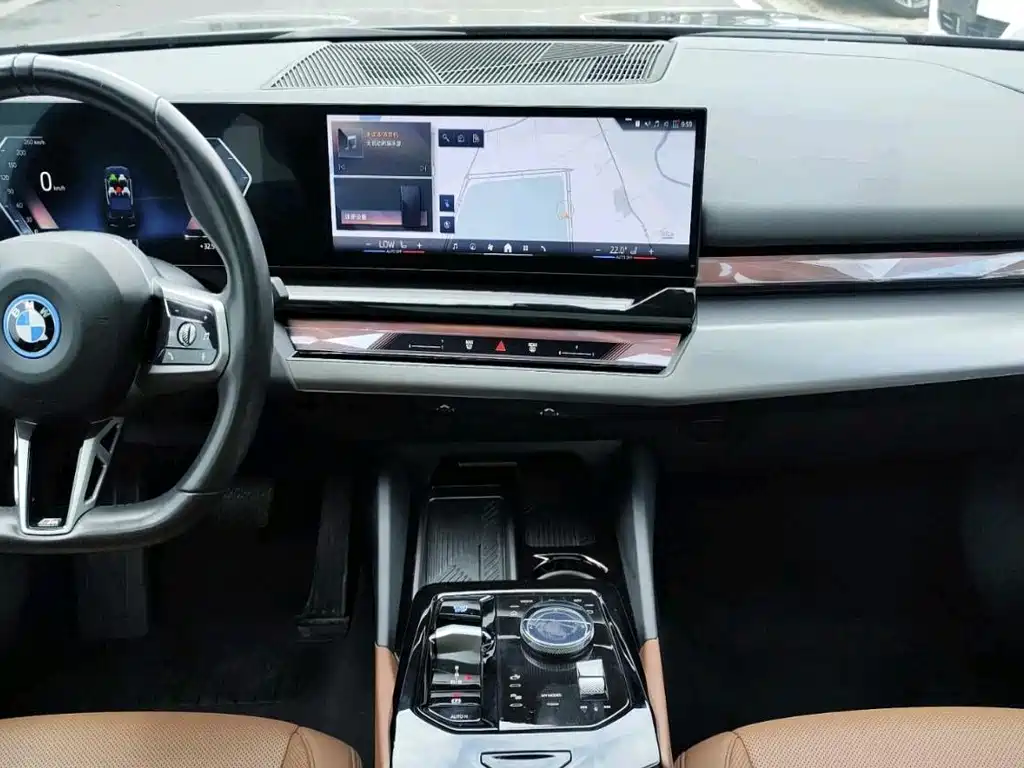 BMW i5 — фото 10