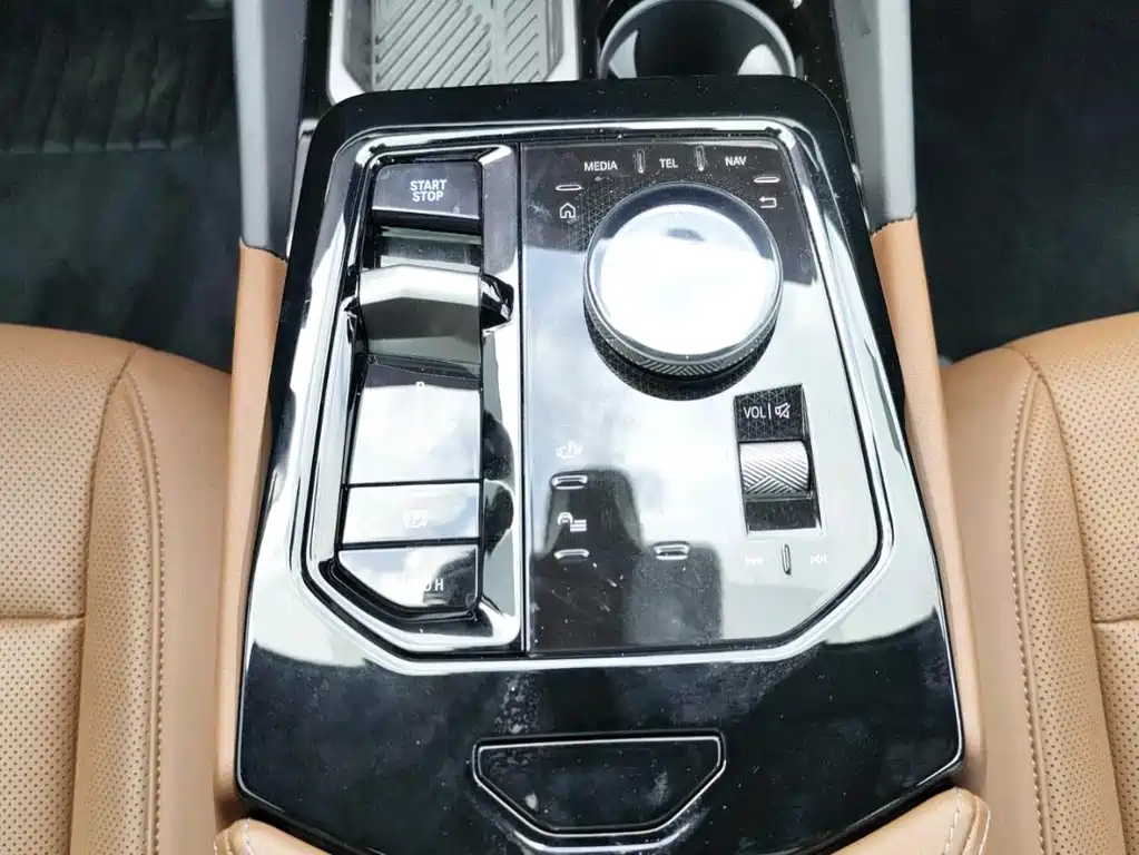 BMW i5 — фото 11
