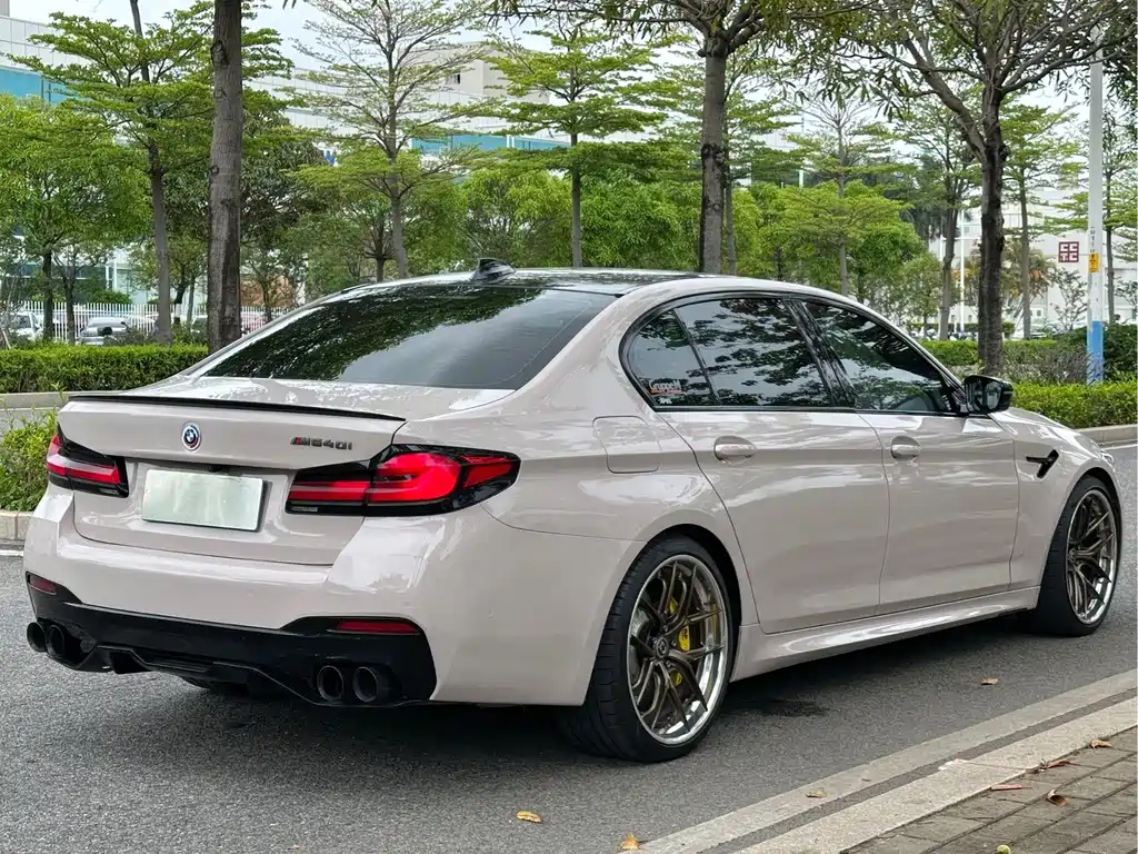 BMW 5 Series — фото 13