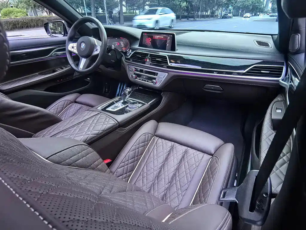 BMW 7 Series — фото 14