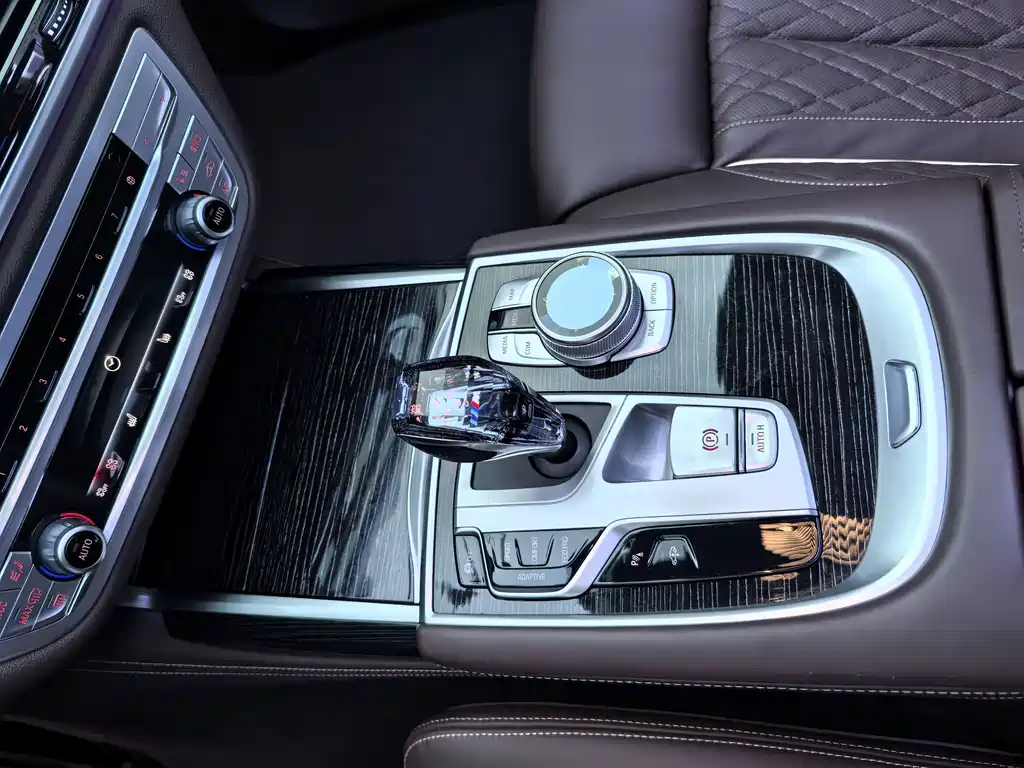 BMW 7 Series — фото 30