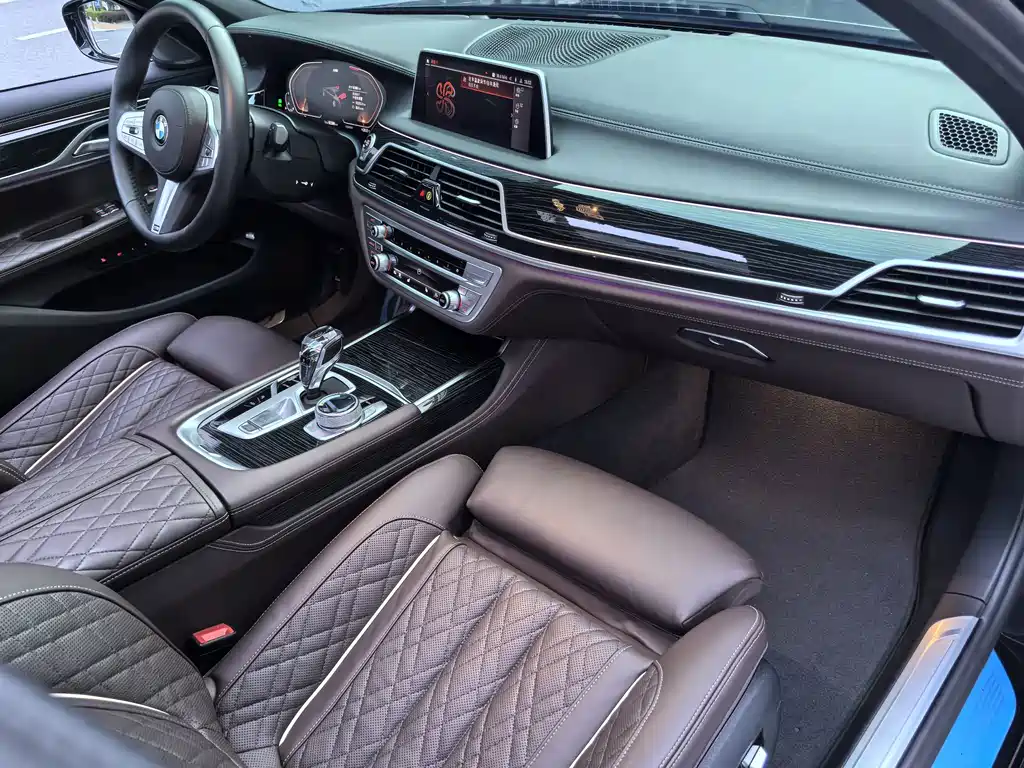 BMW 7 Series — фото 10