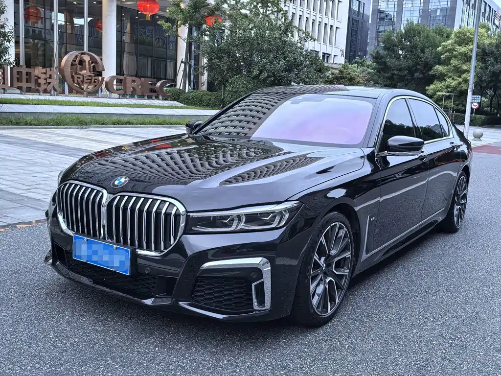 BMW 7 Series — фото 1