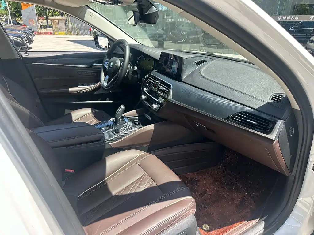 BMW 5 Series — фото 10