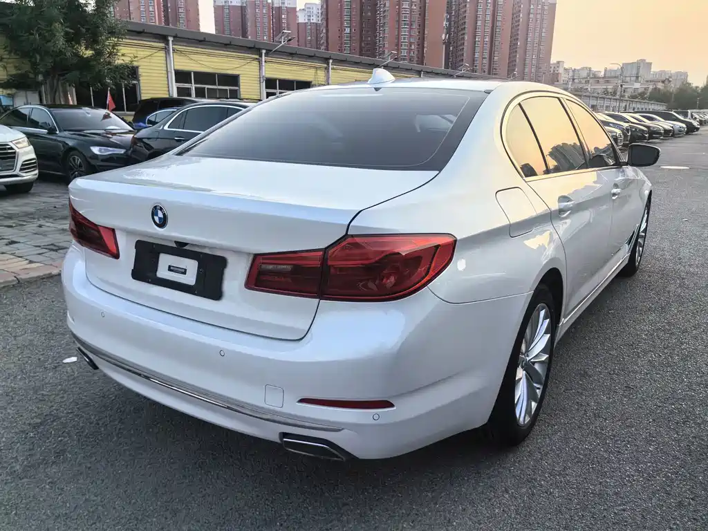 BMW 5 Series — фото 5