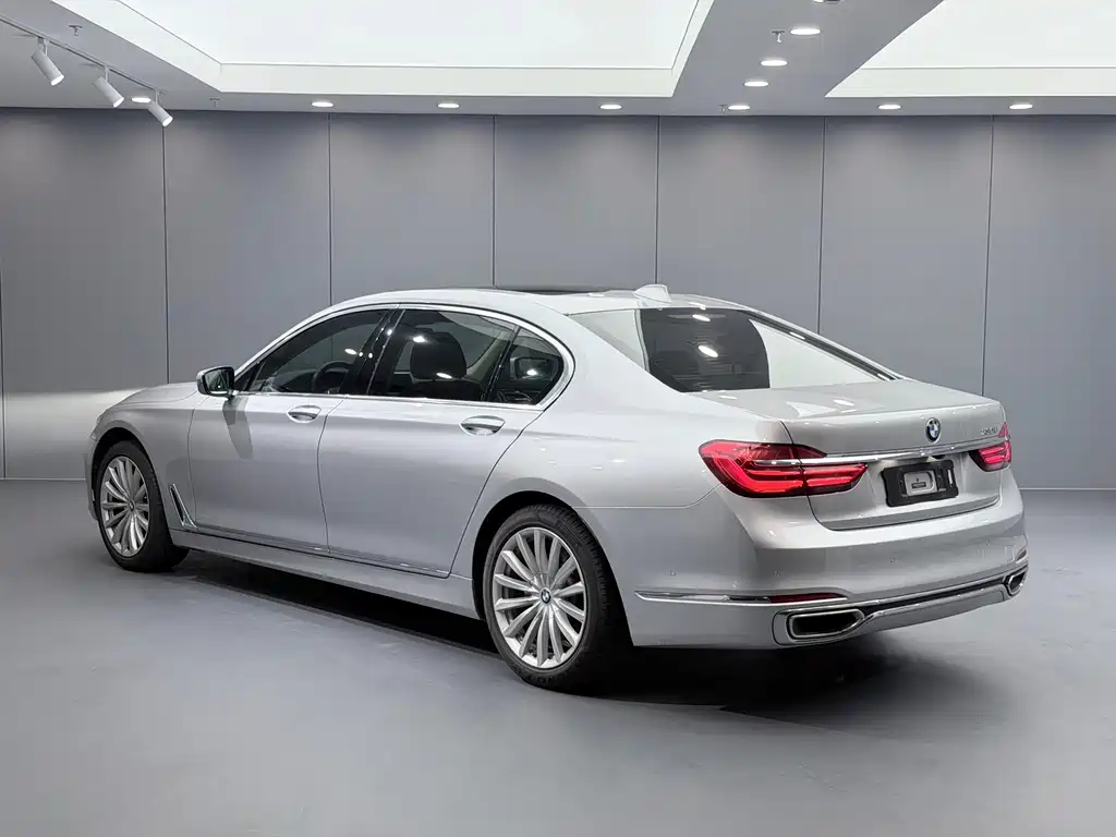BMW 7 Series — фото 4