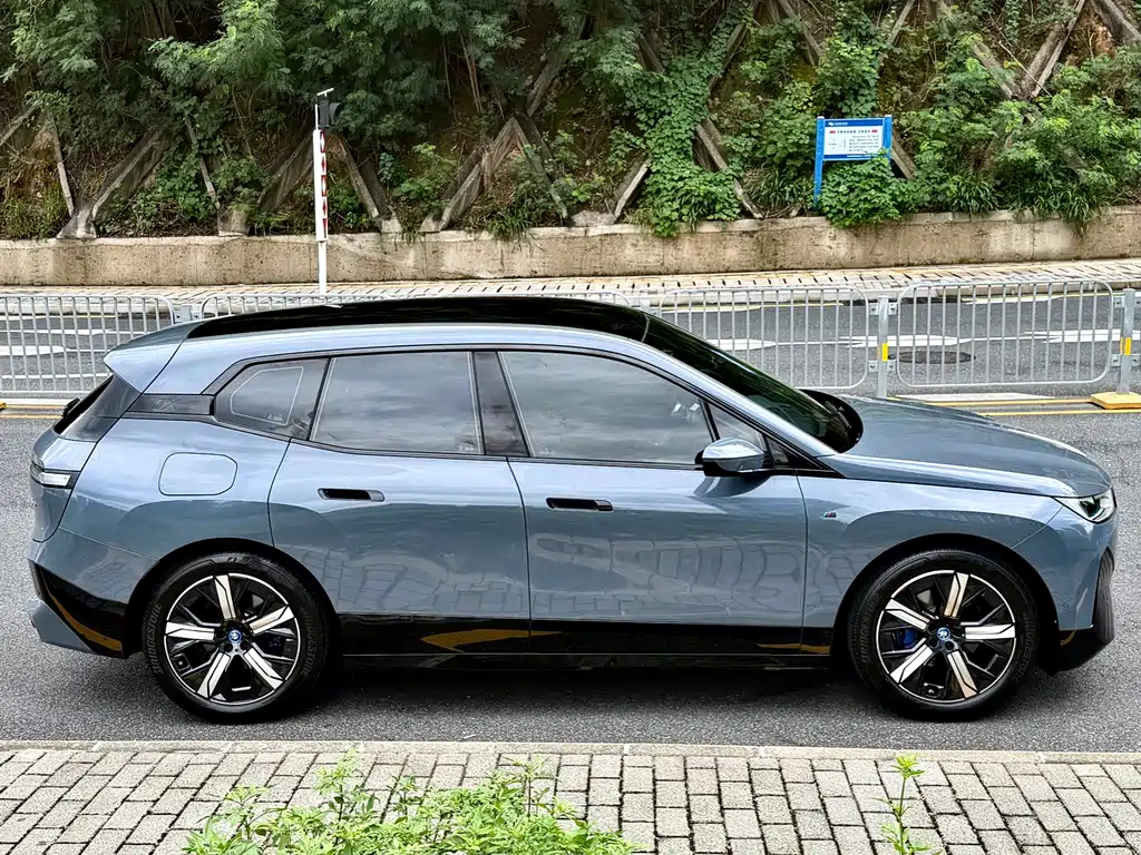 BMW iX — фото 4