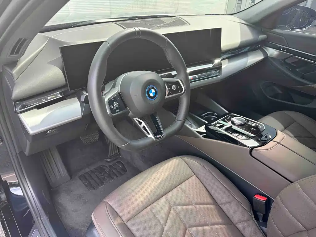 BMW i5 — фото 8