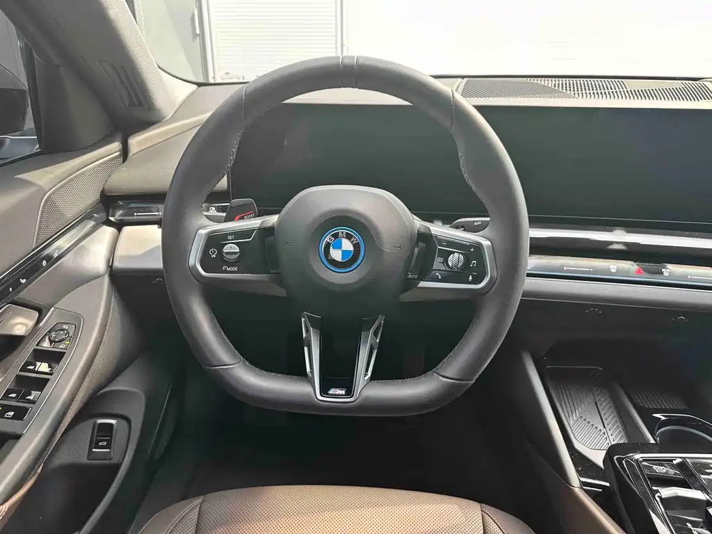 BMW i5 — фото 9