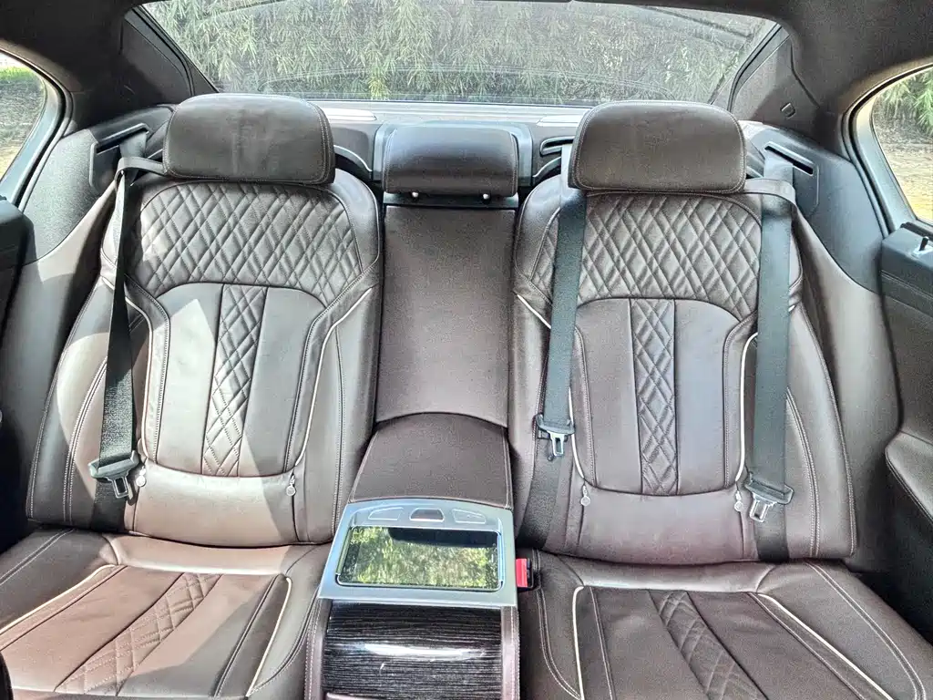 BMW 7 Series — фото 11