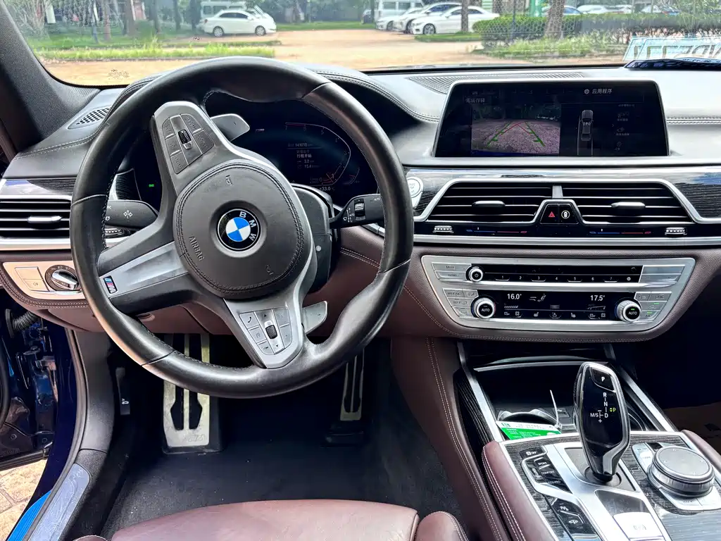 BMW 7 Series — фото 9