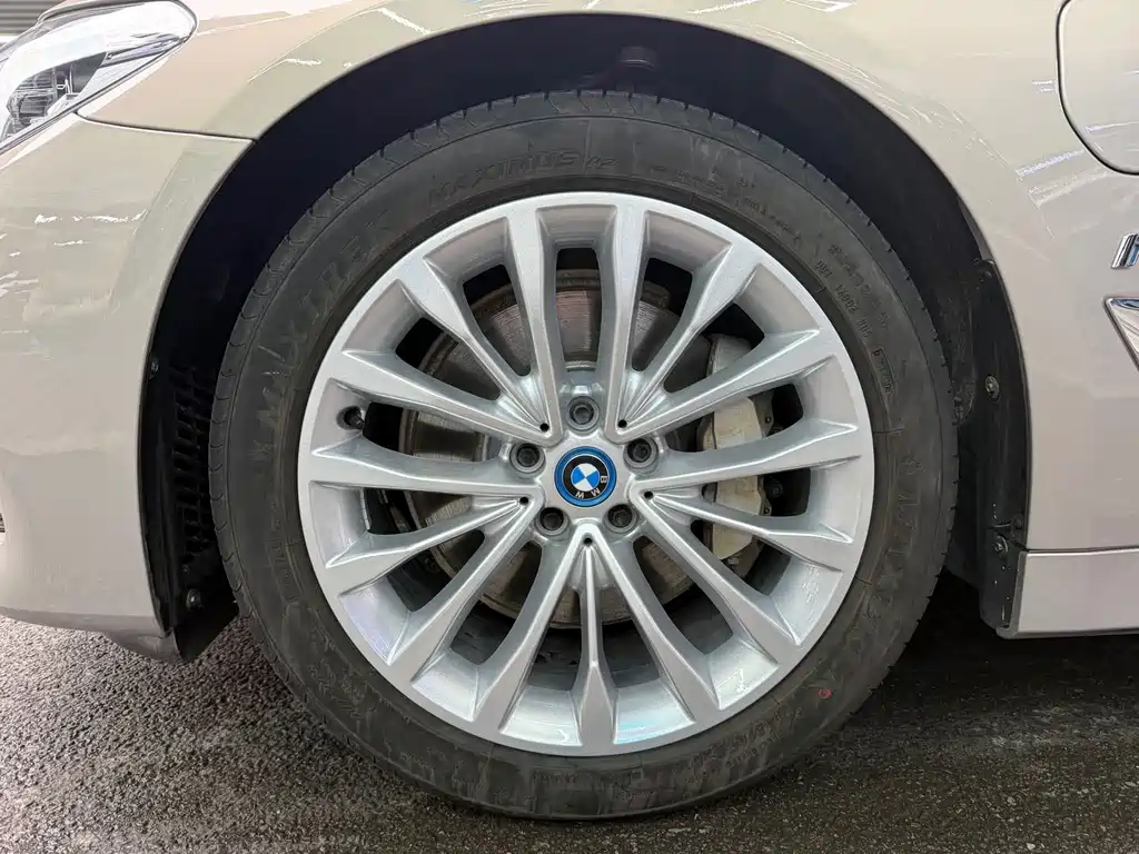 BMW 5 Series New Energy — фото 4