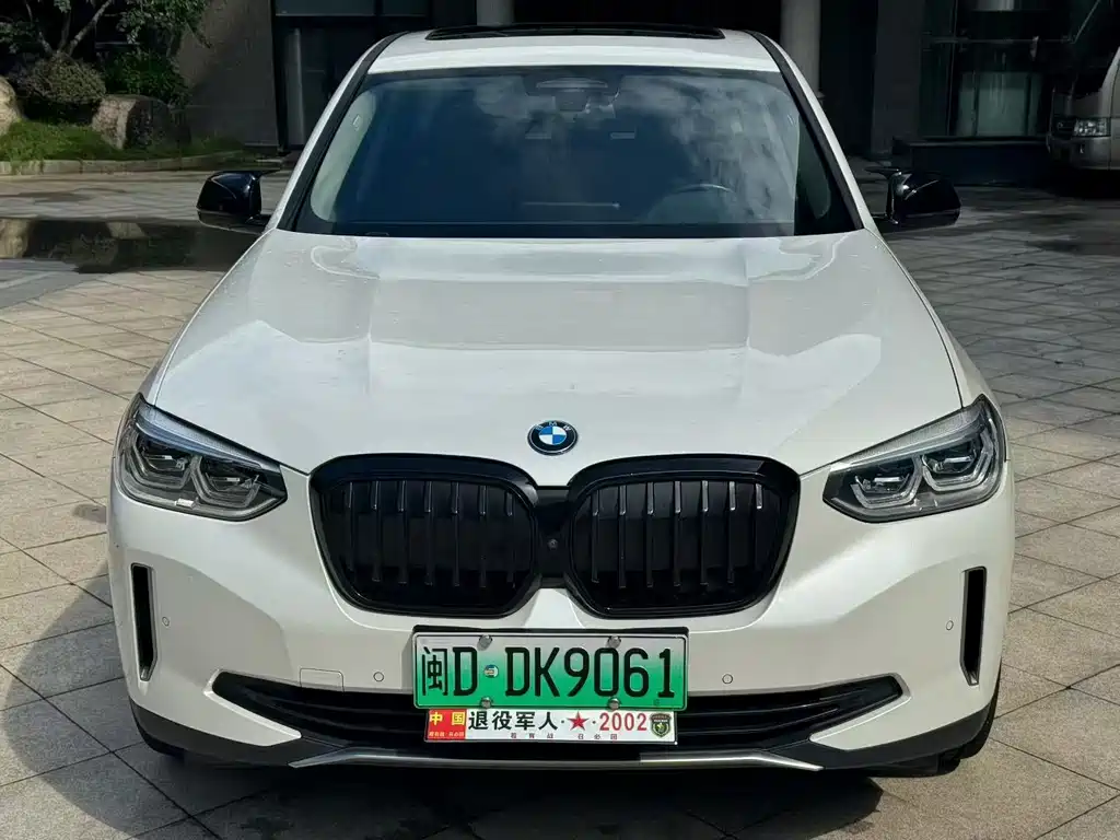 BMW iX3 — фото 2