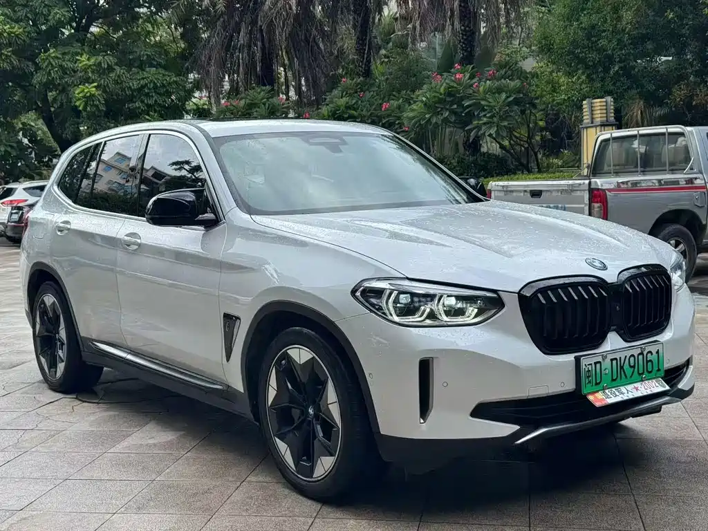 BMW iX3 — фото 3