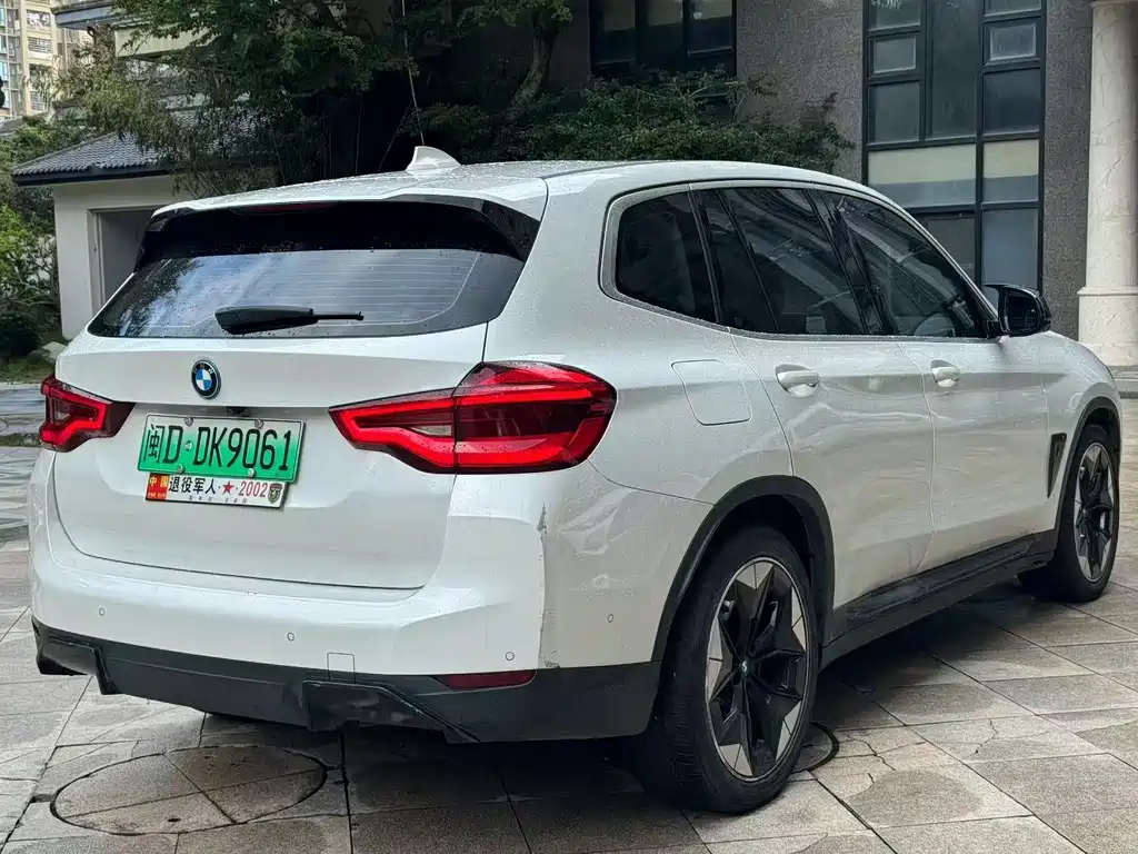 BMW iX3 — фото 7