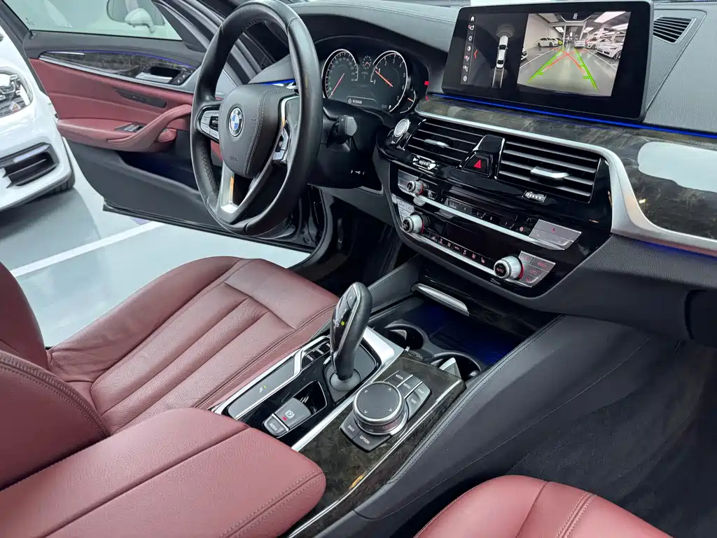 BMW 5 Series — фото 13