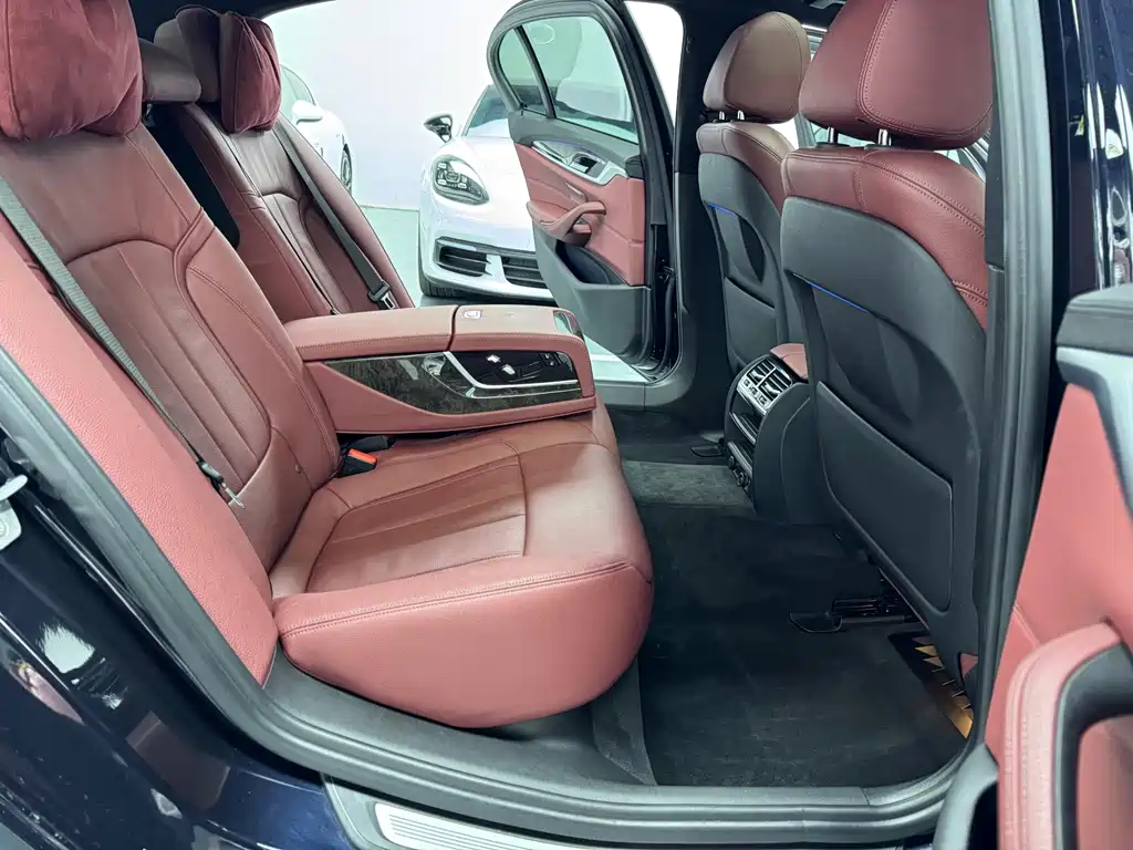 BMW 5 Series — фото 14